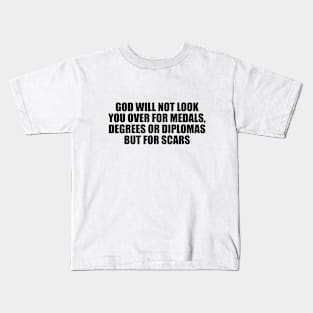 God will not look you over for medals, degrees or diplomas but for scars Kids T-Shirt